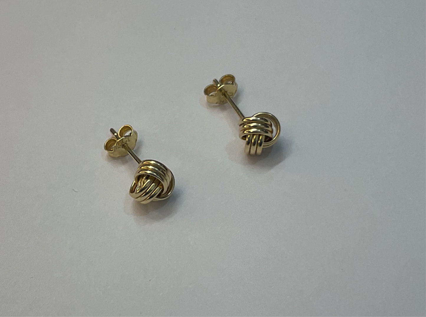 Aretes nudos