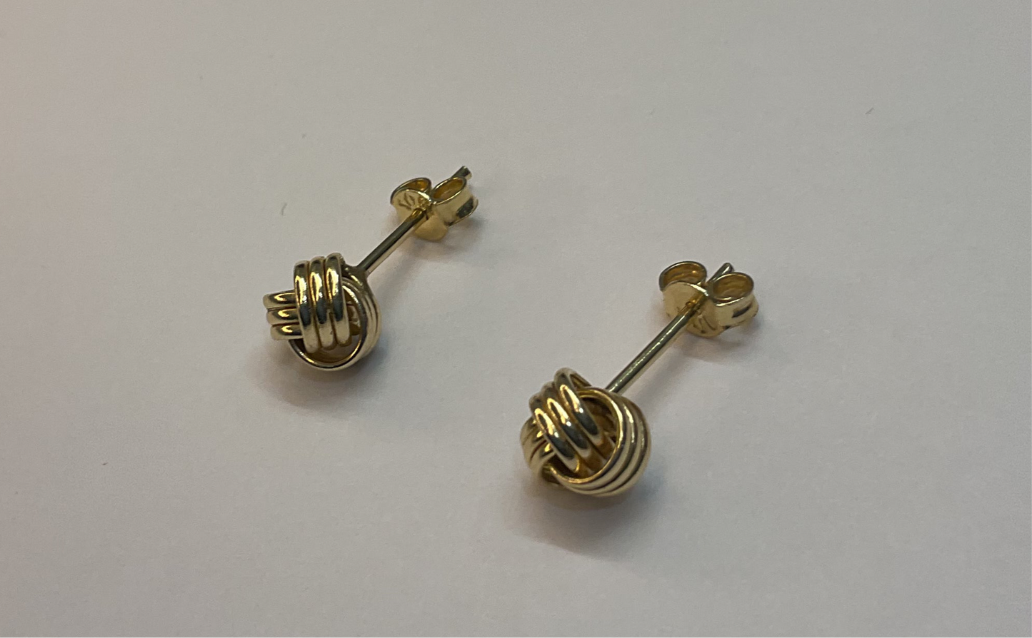 Aretes nudos