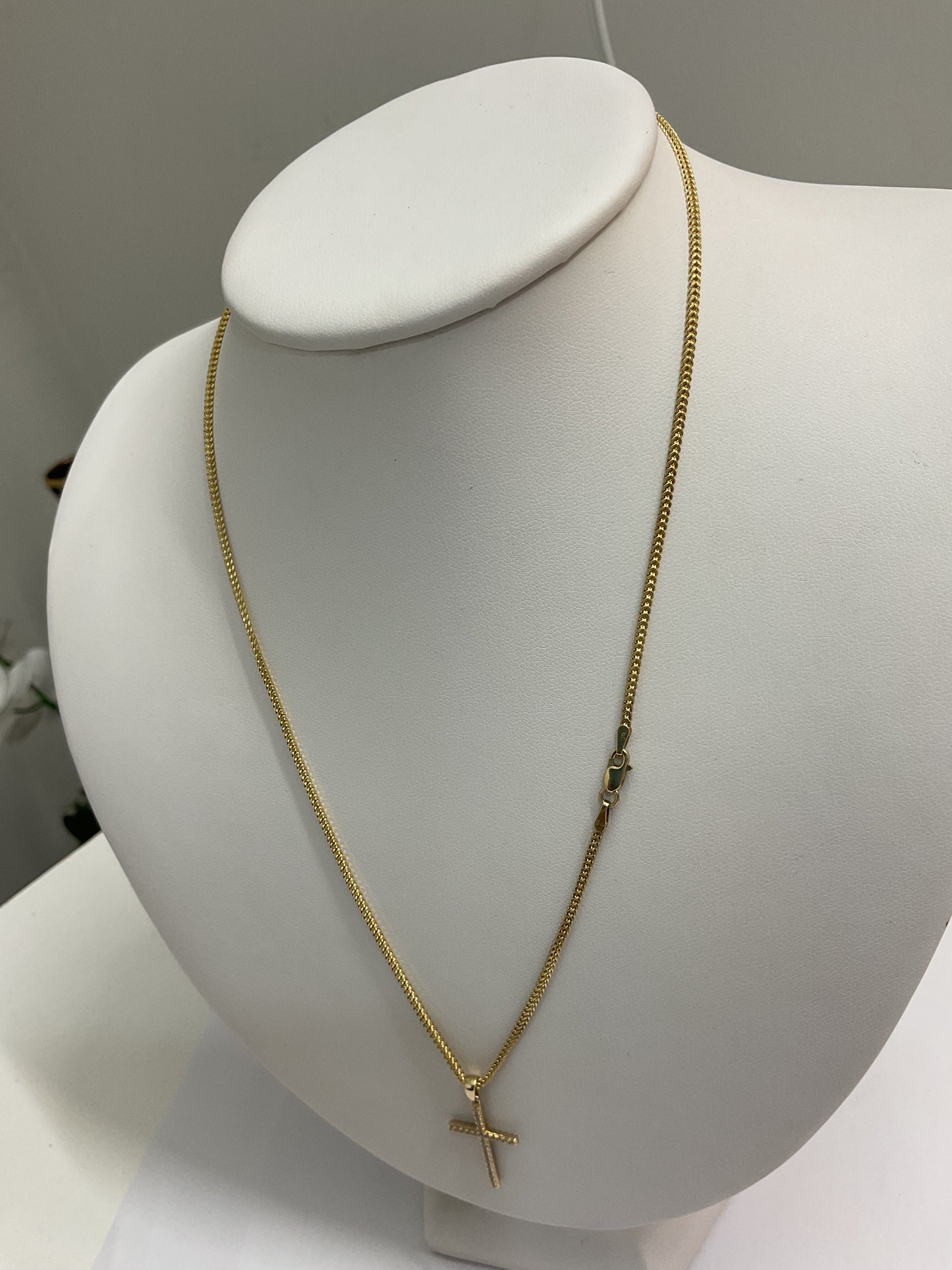 Cadena franco con cruz de perlas