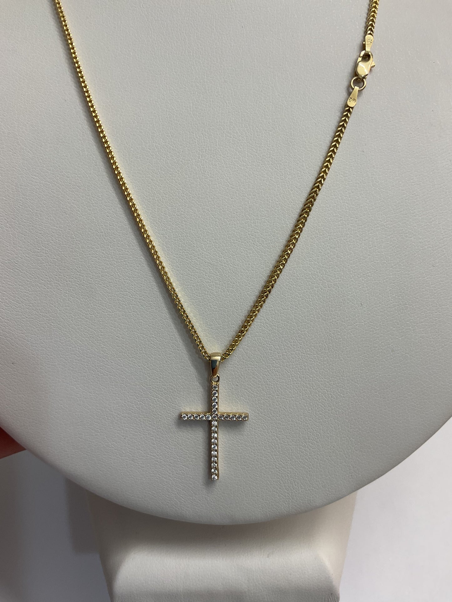 Cadena franco con cruz de perlas